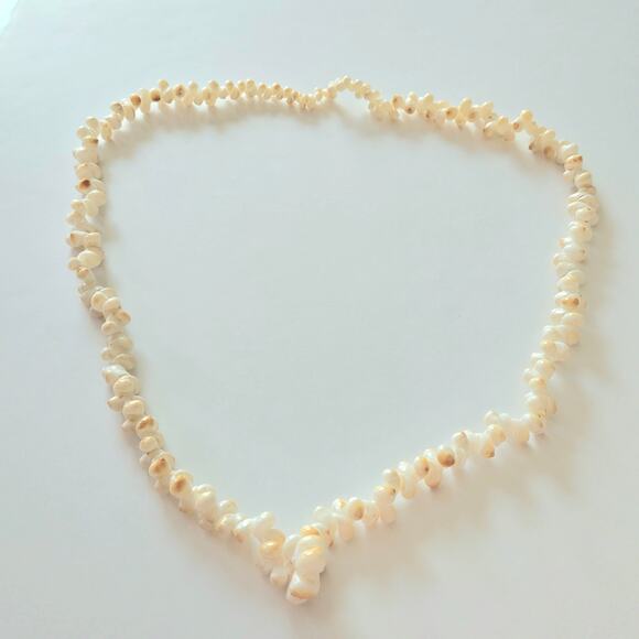 Island Chic: Vintage Hawaiian Shell Necklace Set - Picture 4 of 16